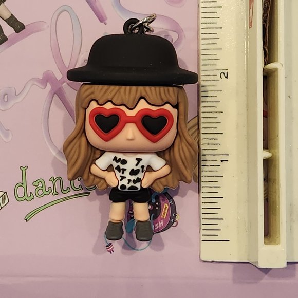 NEW TAYLOR SWIFT Figure TAYLOR SWIFT Minifigure Taylor Swift Keychain Pop Figure - Picture 4 of 4